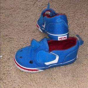 6.5 toddler shark Vans